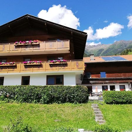 Haus Eder Burgi Hotel Nikolsdorf Bagian luar foto