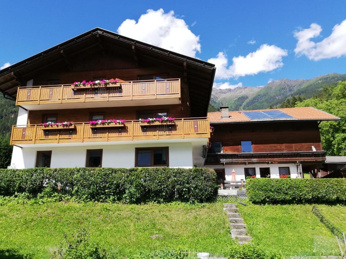 Haus Eder Burgi Hotel Nikolsdorf Bagian luar foto