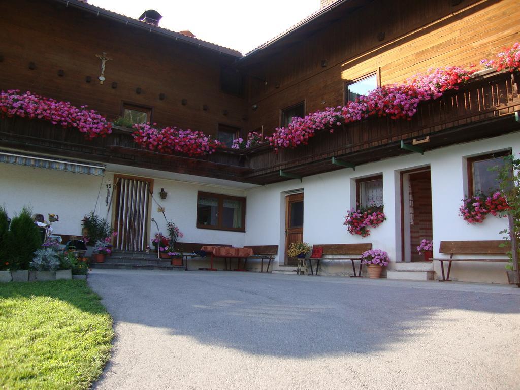 Haus Eder Burgi Hotel Nikolsdorf Bagian luar foto